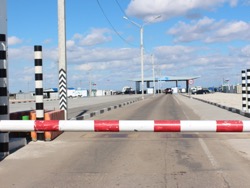 Из Крыма в Украину весной хлынул поток автомобилей