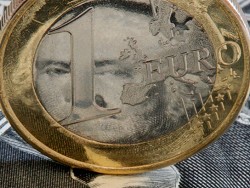 Замбийская квача обскакала доллар и евро