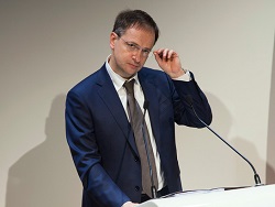 Министр культуры призвал защитить отечественное кино от Голливуда