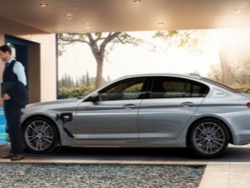 BMW выбрасывает на рынок гибрид-аналог пятой серии