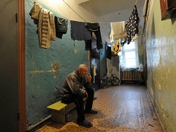 Россиян придавило долгами