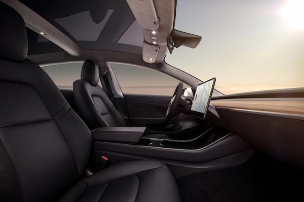 Tesla передала покупателям 30 первых электрокаров Model 3